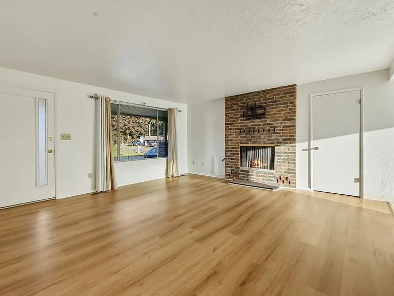 333 Choker St SE #B — Photo 5