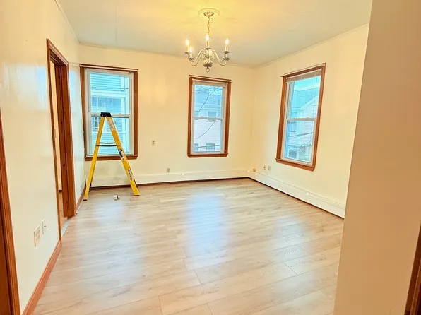 16 York Pl #2, Cambridge, MA 02141