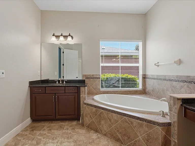5333 Sagecrest Dr — Photo 32