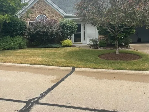 75 W Stonebrooke Dr, Chagrin Falls, OH 44022