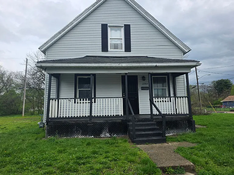 2203 Smith St — Photo 2