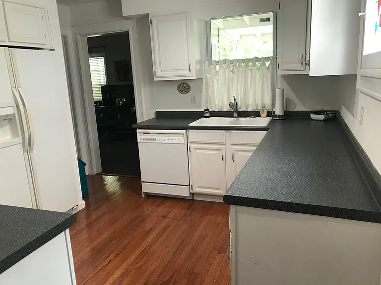 1109 Julia Ave — Photo 4