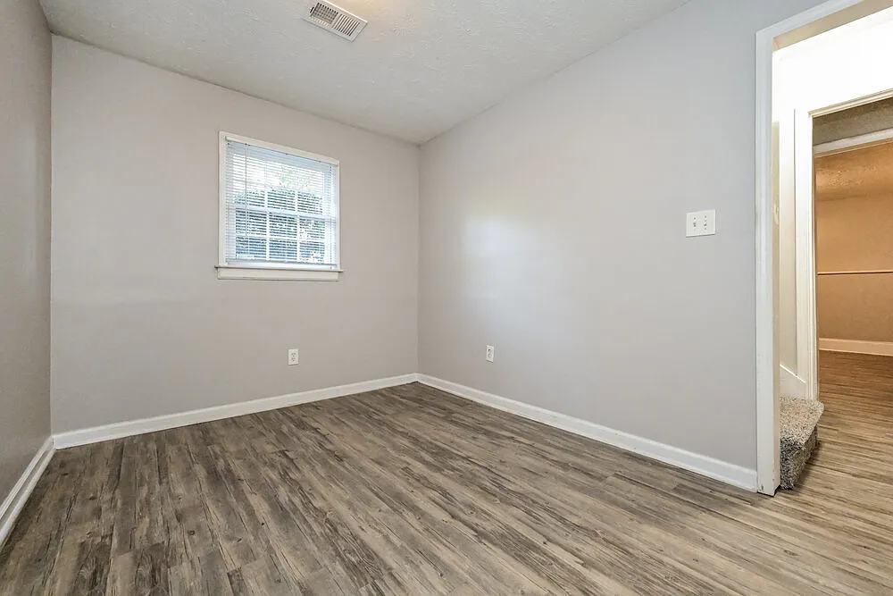 3 bed, 2.5 bath, 1976 sqft, $1,975 — Photo 4
