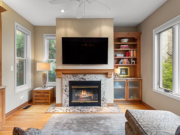 4th image of 2324 W McLean Ave