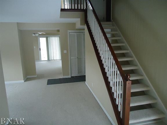 4th image of 402 Cheshire Dr APT 1