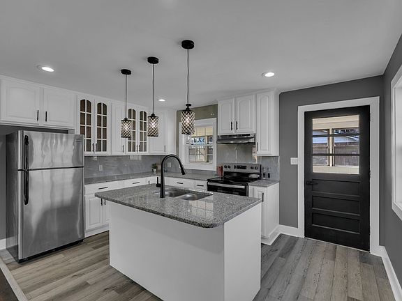 5th image of 100 Holly St