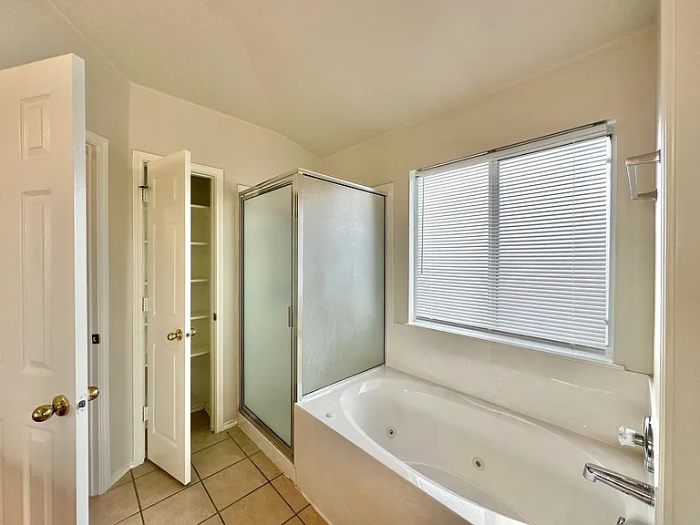 1806 Lobrecht Ct — Photo 23