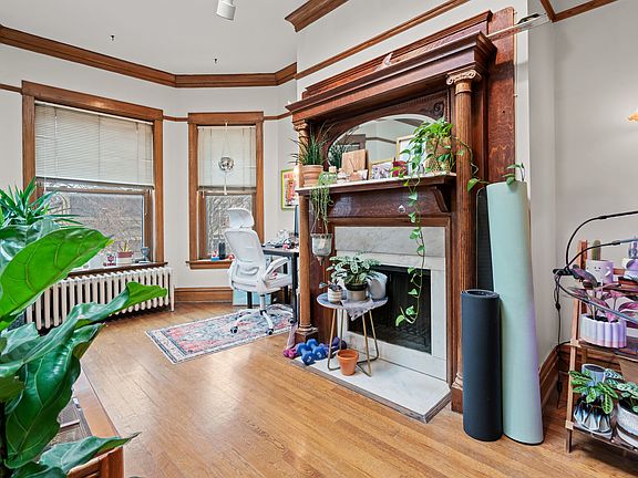 4th image of 1336 W Cornelia Ave