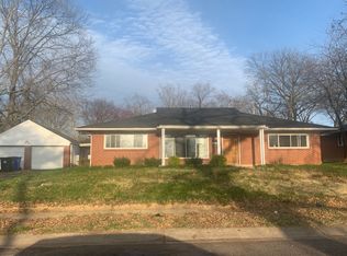 1534 Rabe Dr, Saint Louis, MO 63130