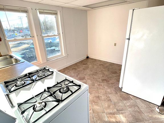 2nd image of 115 Saratoga Ave APT 2