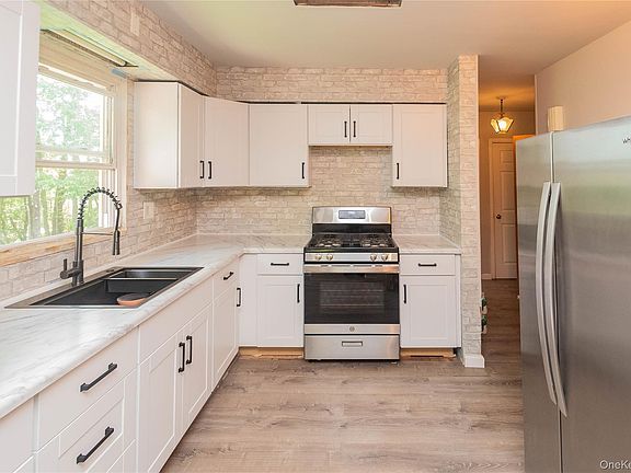 3rd image of 17 Hillside Place