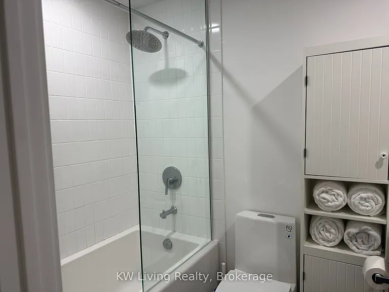 210 Simcoe St #2009 — Photo 16