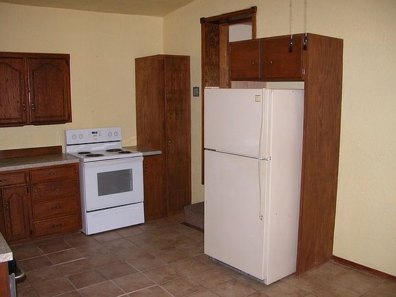 4th image of 70 E Lake Dr