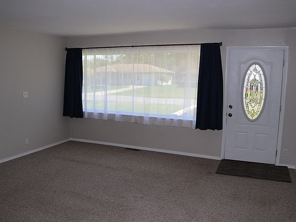 5th image of 393 Waverly Dr