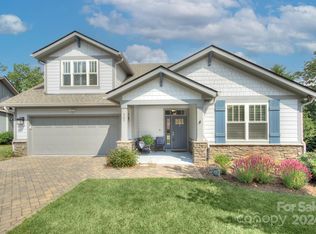 265 Hogans View Cir, Hendersonville, NC 28739