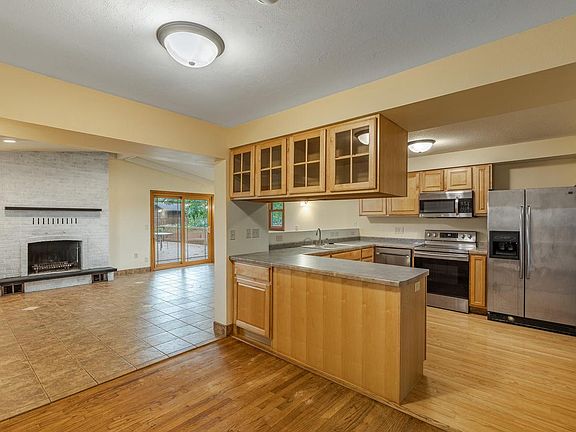 3rd image of 1550 Main STREET