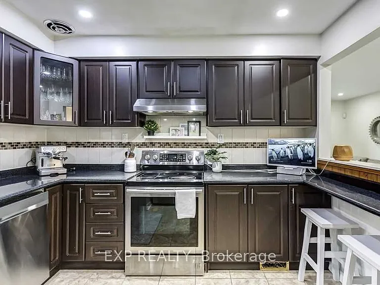 72 Billington Cres #UPPER — Photo 13