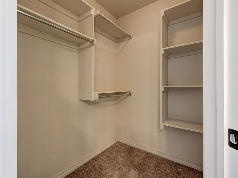 915 Lazywood Dr — Photo 29