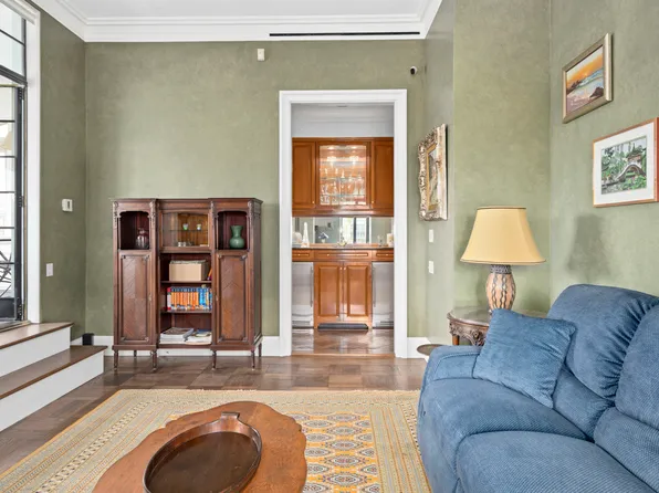 875 Park Avenue image 4 of 21