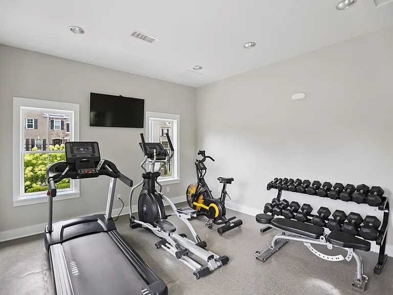 428 Triple Crown Cir — Photo 34