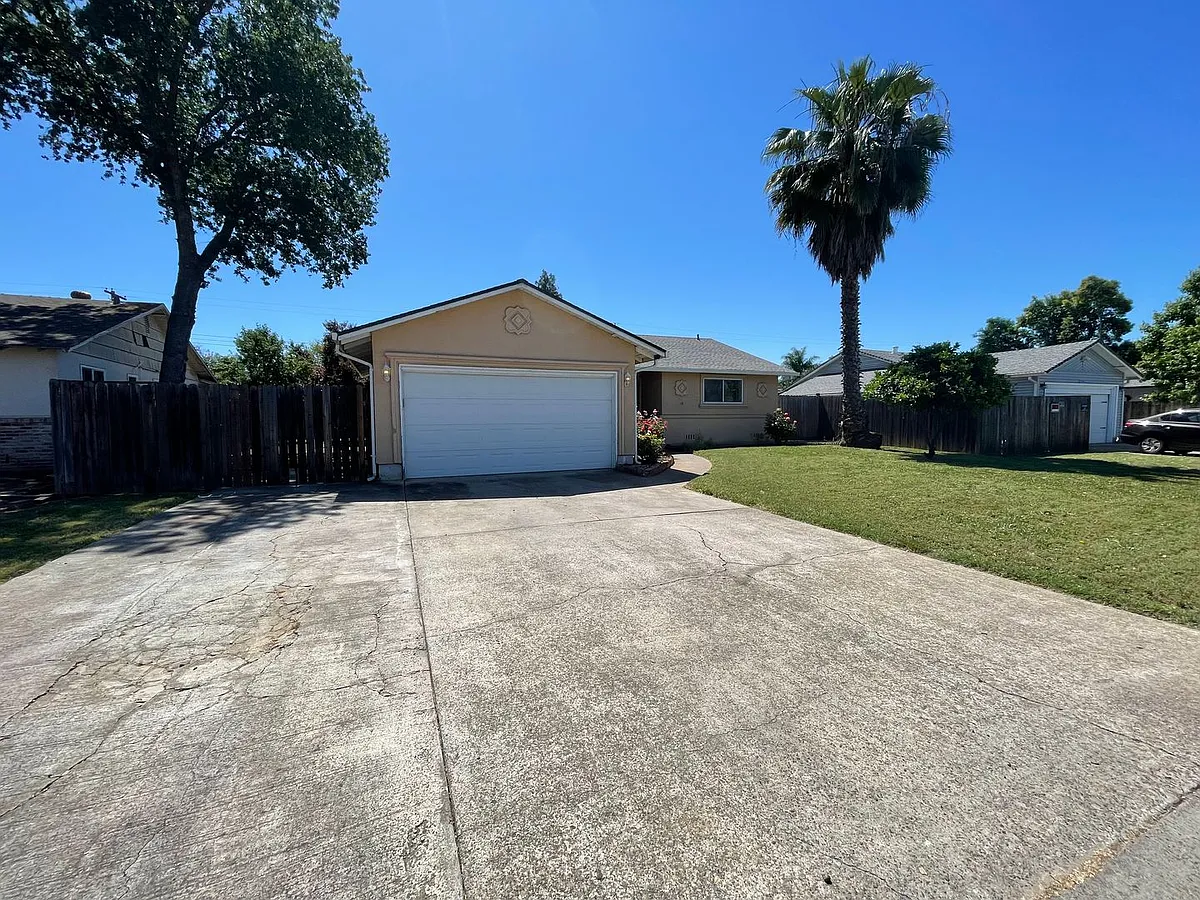 Building Photo - 2649 Aramon Dr
