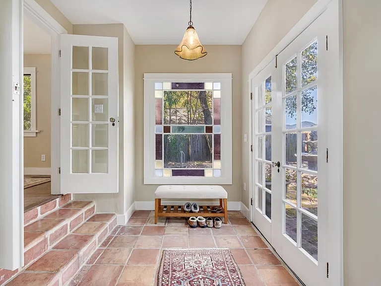1398 Community Dr — Photo 18