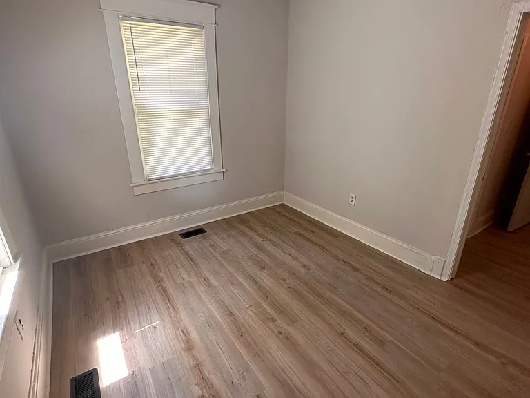 125 Lee Ave — Photo 17