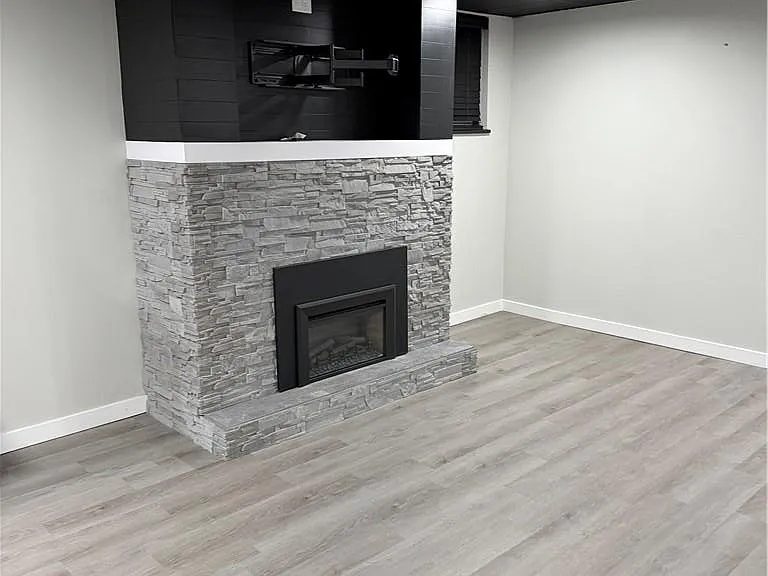 4345 Frontenac Dr — Photo 39