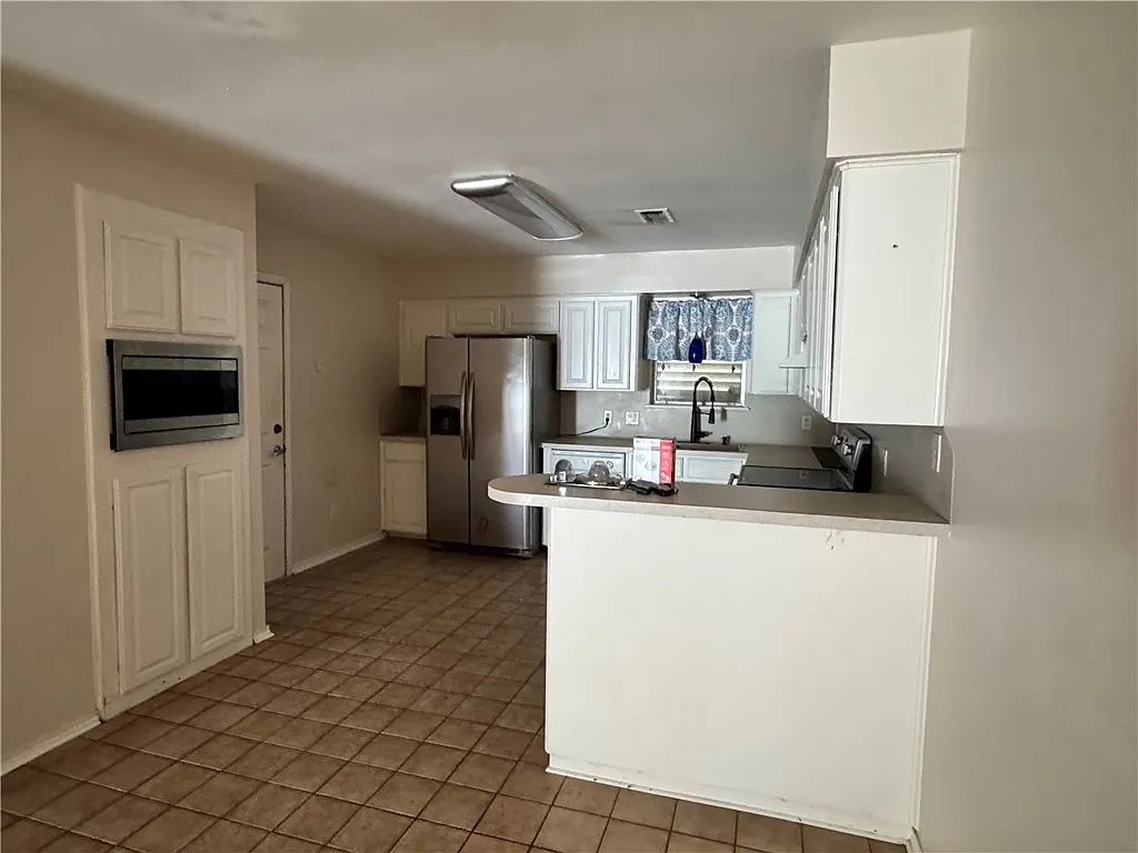 4 bed, 2.0 bath, 1908 sqft, $1,900 — Photo 3