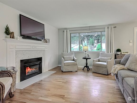 3rd image of 4111 Beechwood Drive W