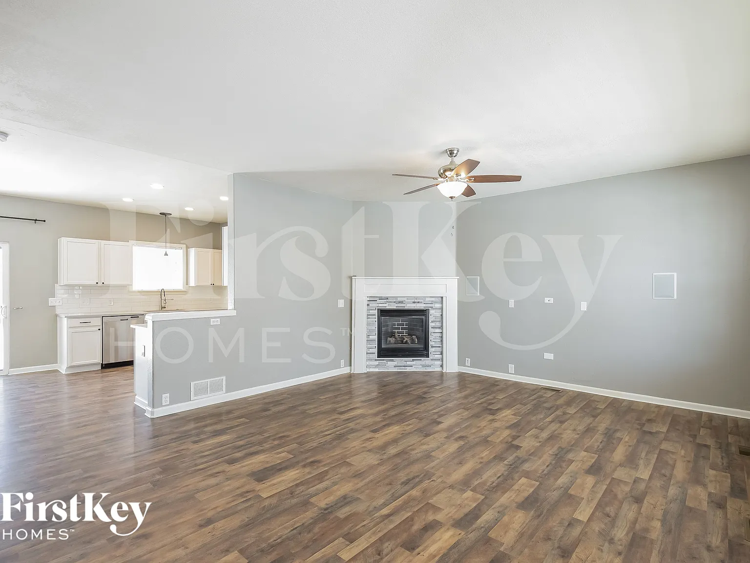 3 bed, 2.0 bath, 2201 sqft, $3,045 — Photo 3