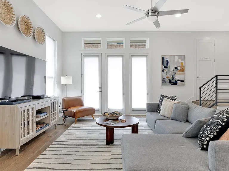 1008 Concordia Ave — Photo 16