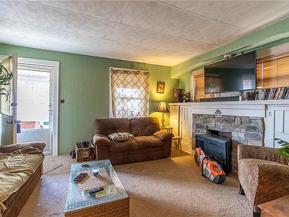 2nd image of 880 Wyley Ave