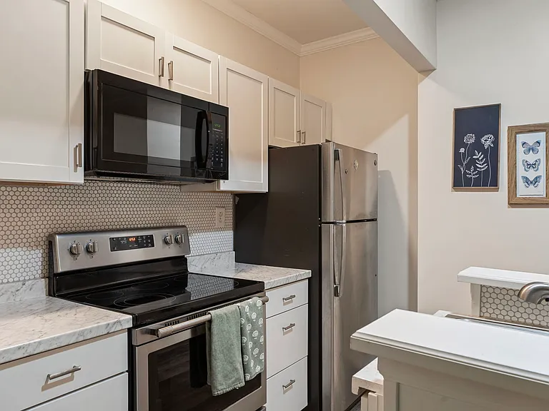 1019 W Rowan St #2 — Photo 4