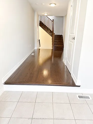 24 Arrowview Dr Photo 1