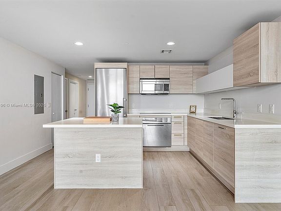 5th image of 16385 Biscayne Blvd Unit 2518