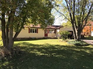 302 Hickory Ln, Antioch, IL 60002