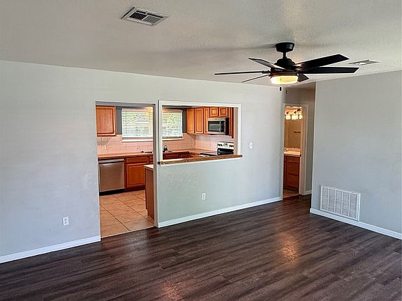 3rd image of 304 Heron Cir