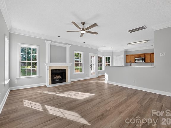 5th image of 3026 Viola Ln