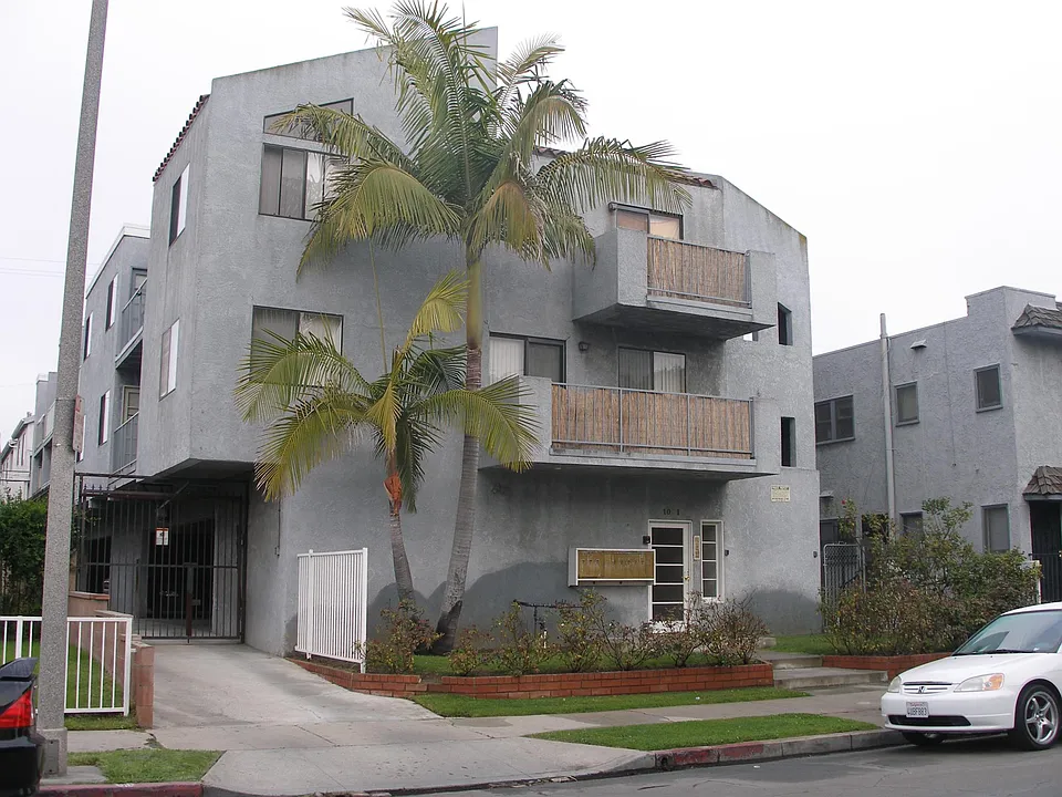 1051 Gladys Ave #3