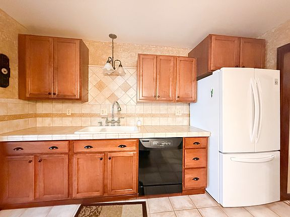 5th image of 204 Park Ln