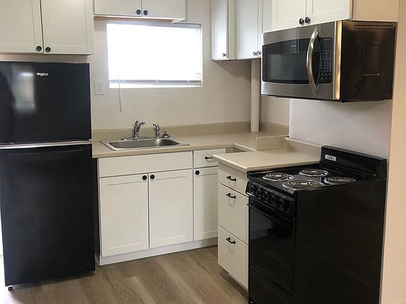 3rd image of 323 & 325 N Prentis St #325