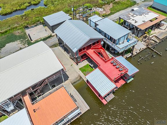4th image of 150 Madison Canal Ct