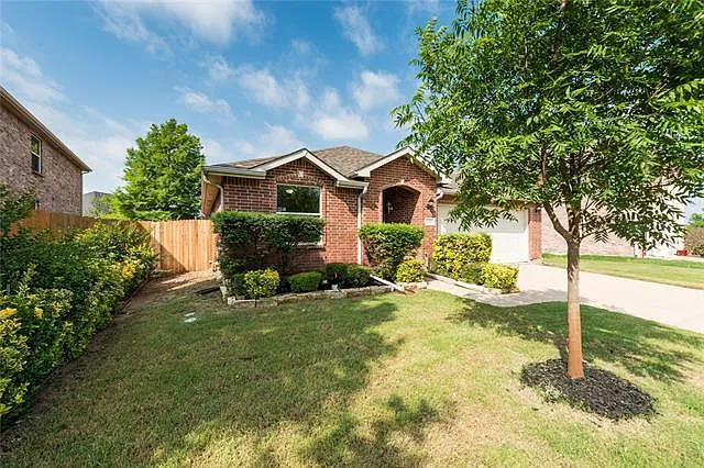 10851 Rankin Dr — Photo 2