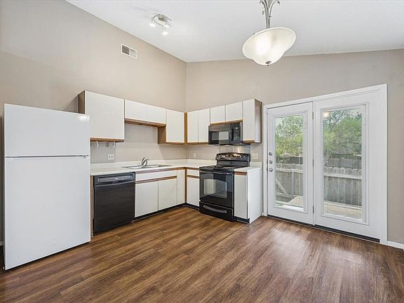 4th image of 1015 E Yager Ln Unit 64