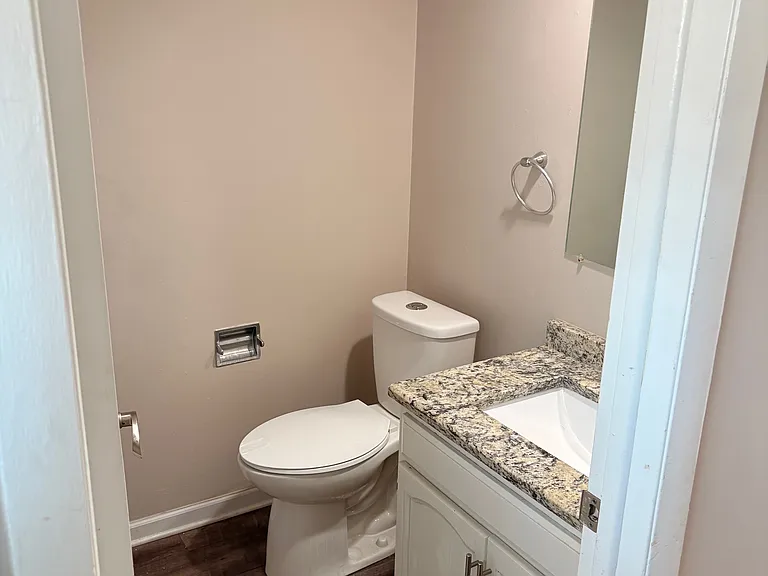 303 E 60th Ct — Photo 10