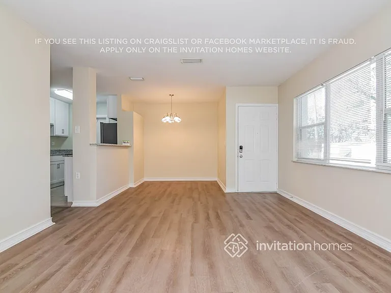 511 Sutton Pl — Photo 4