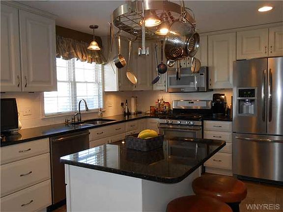 3rd image of 94 Dawnbrook Ln