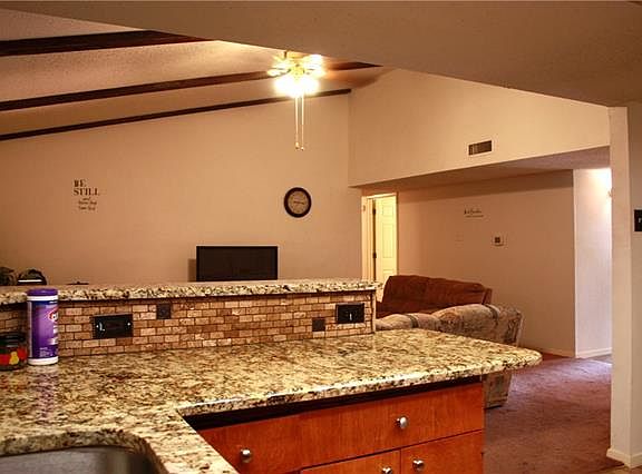 4th image of 3837 Commonwealth Dr