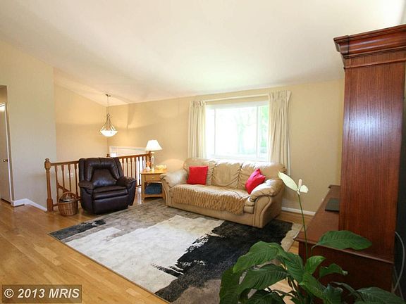 4th image of 10024 Llewellyn Ct